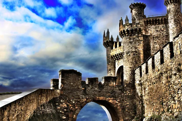 Замок средневековых тамплиеров 1178 года в Понферрада, Испания — стоковое фото