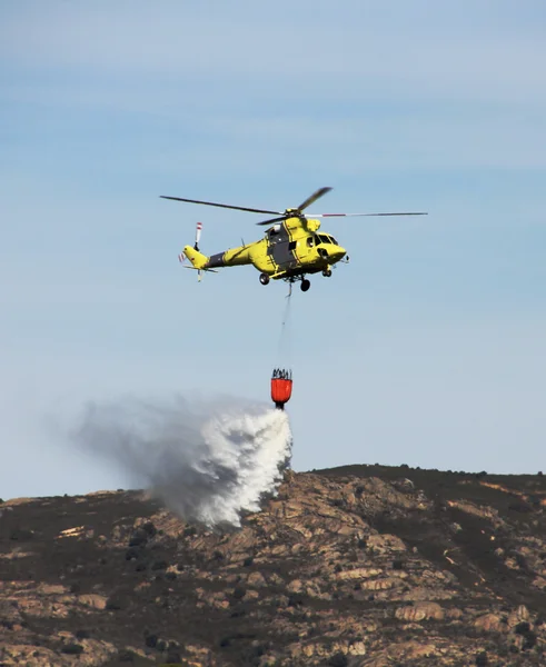 Fire fighting helicopters fire on the mountain — Stock Photo, Image