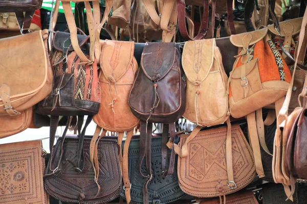 Exposição de sacos de couro — Fotografia de Stock