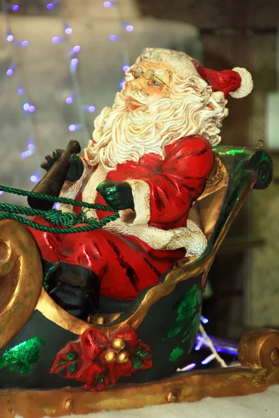 Man santa claus tijdens Kerstmis — Stockfoto