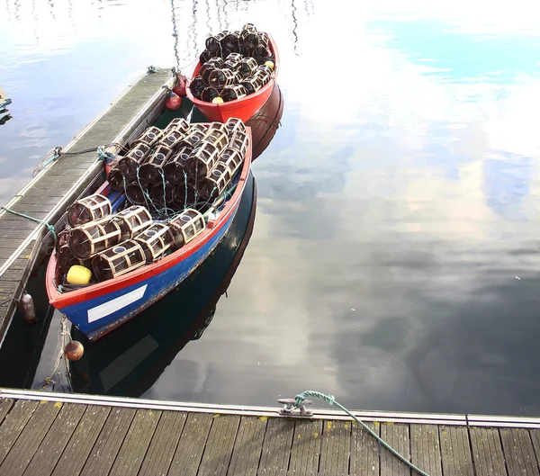 Fischerboote im Hafen festgemacht — Stockfoto