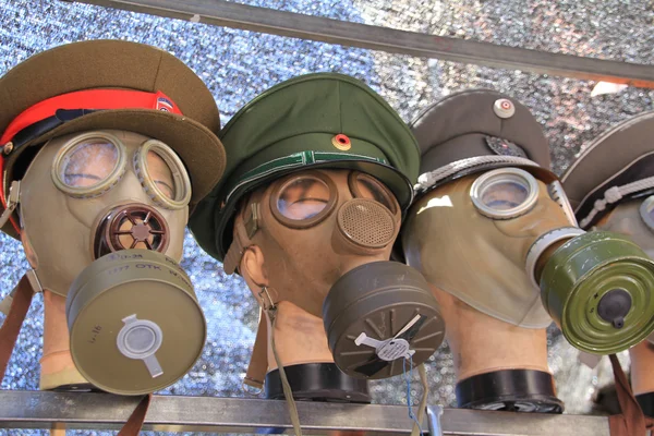 Eski askeri gaz maskeleri — Stok fotoğraf