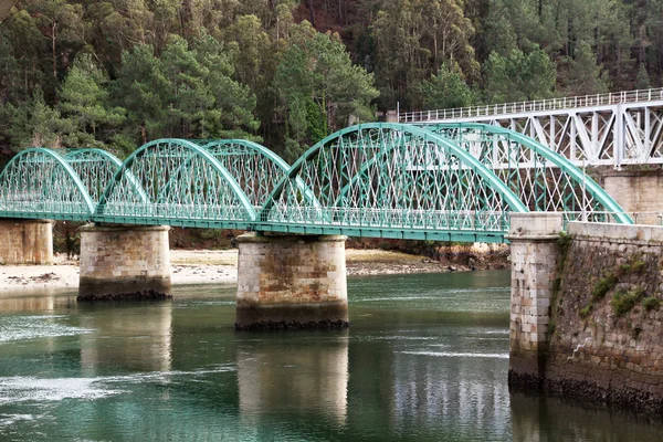 Detalles del puente sobre el río — Foto de Stock