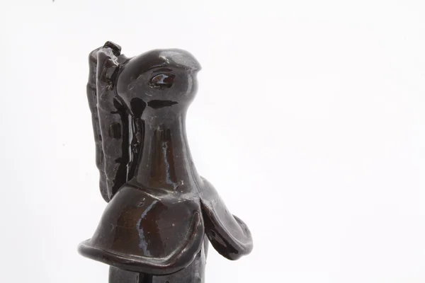 Figurita de cerámica negra sobre blanco —  Fotos de Stock