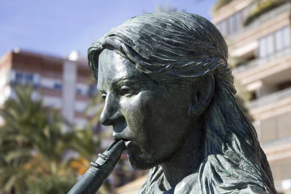 Rzeźba muzyk grający na flecie — Zdjęcie stockowe