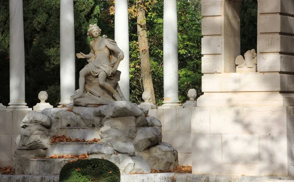 Monument dans les jardins du Palais Royal d'Aranjuez — Photo