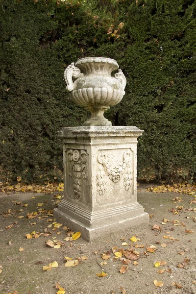 Monument in de tuinen van Koninklijk Paleis van aranjuez — Stockfoto