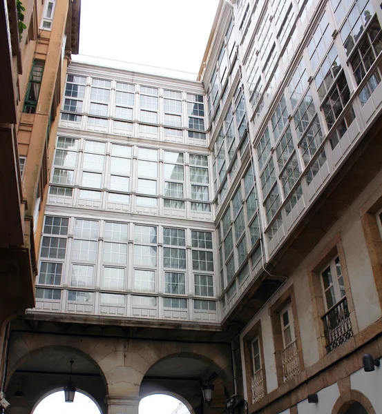 Типичная улица Коруна, Испания — стоковое фото