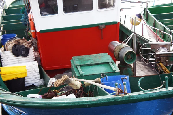 Barcos de pesca atracados no porto — Fotografia de Stock