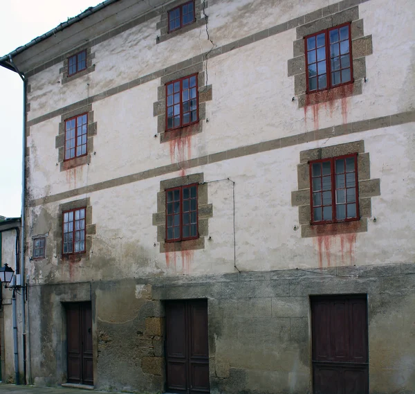 Detalhe de edifícios típicos na cidade de Viveiro, Espanha — Fotografia de Stock