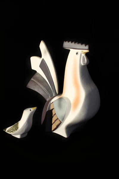 Figura di argilla a forma di gallo — Foto Stock