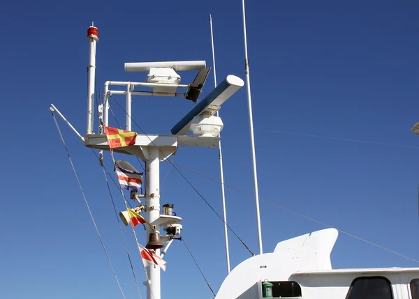 Radar e sistema di comunicazione di una nave — Foto Stock