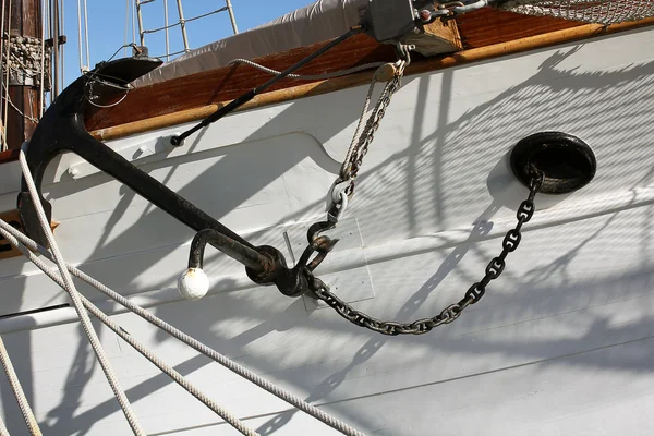 Details van een mooie oude houten zeilboot — Stockfoto