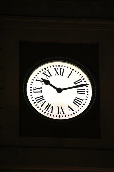 プエルタ ・ デル ・ ソル、マドリードのスペインでの時計の文字盤 — ストック写真