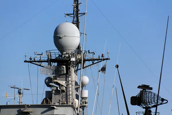 Komunikační věž moderní válečná loď — Stock fotografie