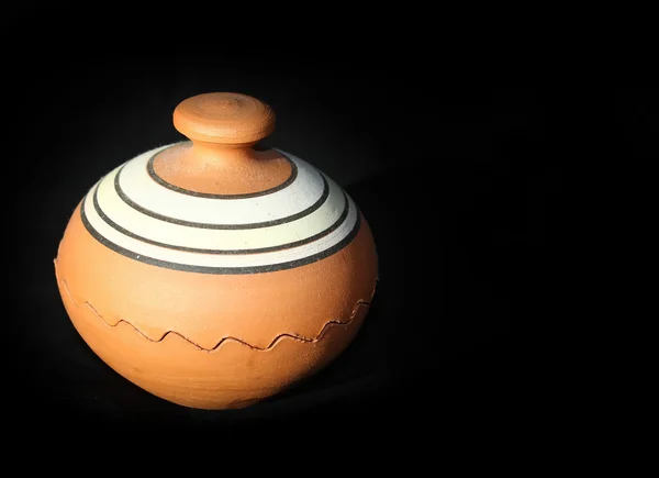 Dekorerade bitar av keramik lera mössor — Stockfoto