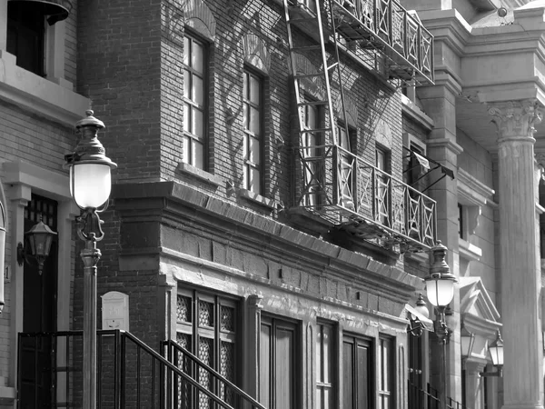 Stare budynki typowe dla wczesnych lat dwudziestych i trzydziestych w USA — Zdjęcie stockowe