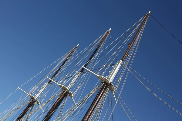 Detalhes de um belo veleiro de madeira — Fotografia de Stock