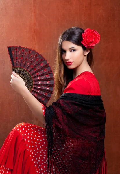 Ballerina di flamenco zingara Spagna ragazza con rosa rossa — Foto Stock