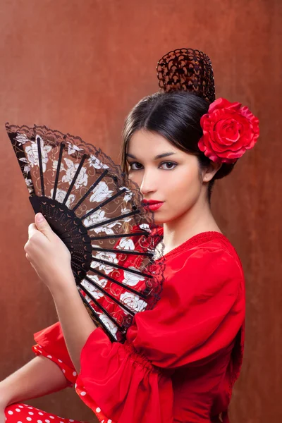 Gipsy flamenco dansare Spanien flicka med röd ros — Stockfoto