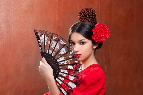 Κορίτσι Ισπανία χορευτής φλαμένκο τσιγγάνων με κόκκινο τριαντάφυλλο — Φωτογραφία Αρχείου