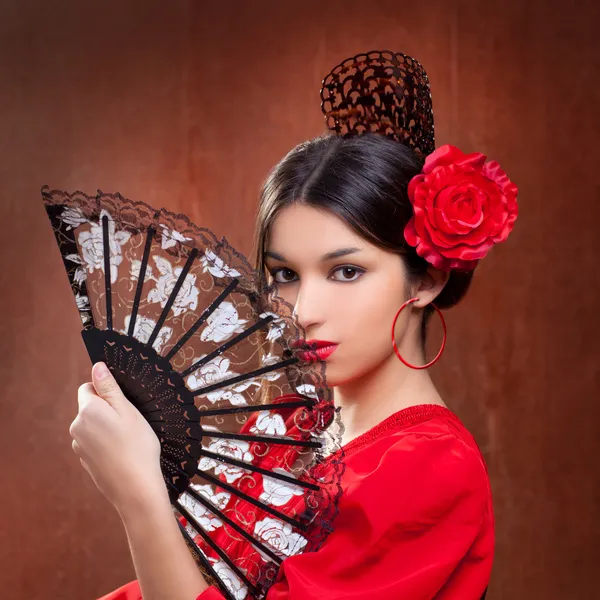 Ballerina di flamenco donna zingara rosa rossa spagnola fan — Foto Stock