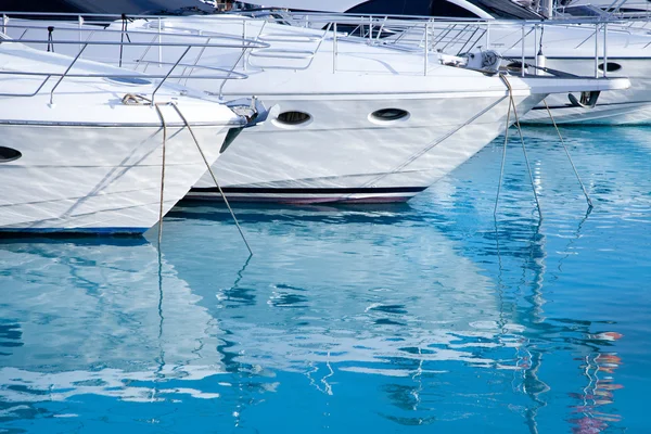 Blue mediterranean sea water in marina port — Stock Photo, Image