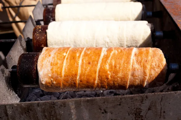 Torta rizada rumana en la chimenea —  Fotos de Stock