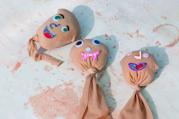 Kinder Kunstwerk Gesichter von Samen wachsen Grashaar — Stockfoto
