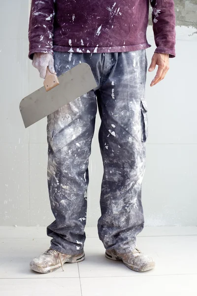 Construction plaster plaster man dirty trousers — Stock Photo, Image
