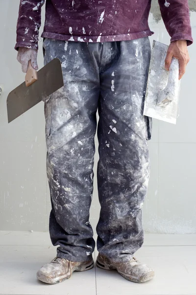 Construction plaster plaster man dirty trousers — Stock Photo, Image