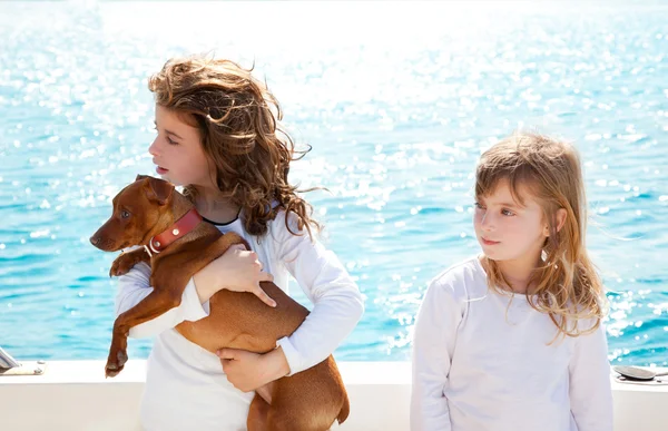 Sister kid girls with dog on the sea — Stock Photo, Image