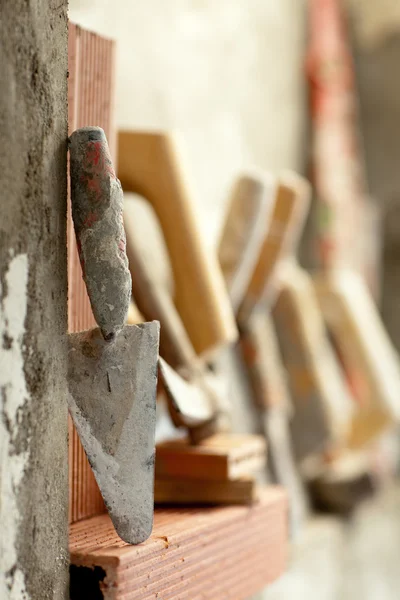 Construção pedreiro cimento argamassa ferramentas — Fotografia de Stock