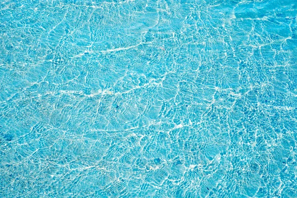 カリブ海の透明なリップル ビーチのターコイズ ブルーの水 — ストック写真