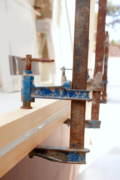 Carpenter screw clamp tool pressing wood slats — Stock Photo, Image