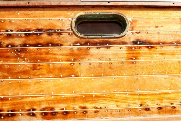 헐 나무 보트 타원형 현 창 — 스톡 사진