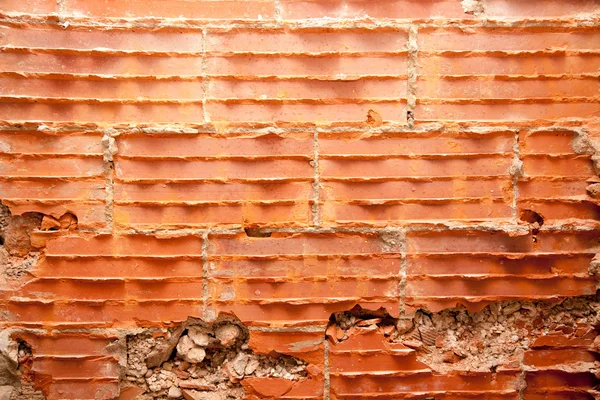 Trasiga tegelstenar i brickwall i väggen restaurering — Stockfoto