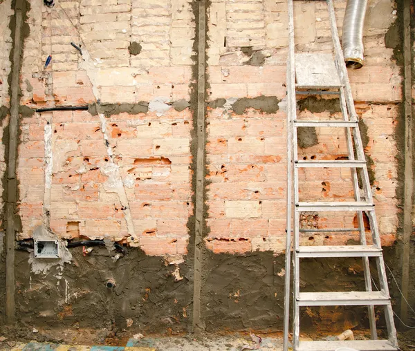Demolição antes de azulejos em obras de cozinha interior — Fotografia de Stock
