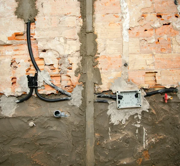 Instalação eléctrica e de canalização em trabalhos de cozinha — Fotografia de Stock