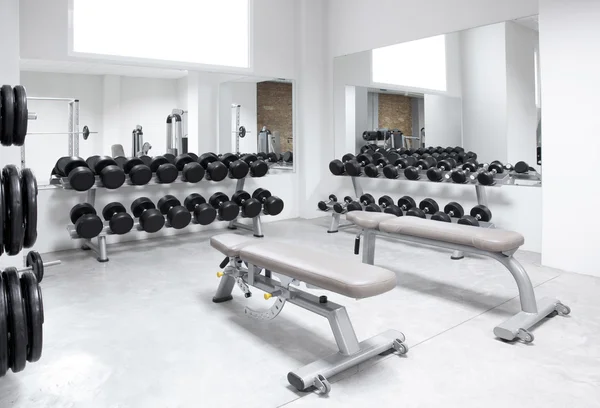 Fitness club styrketräning utrustning gym — Stockfoto