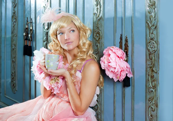 Blond fashion princess woman drinking tea or coffee — Stock Photo, Image
