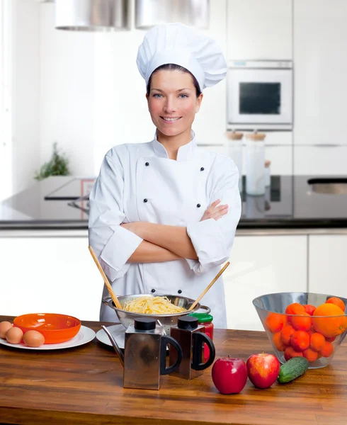 Chef-kok vrouw portret in de keuken — Stockfoto