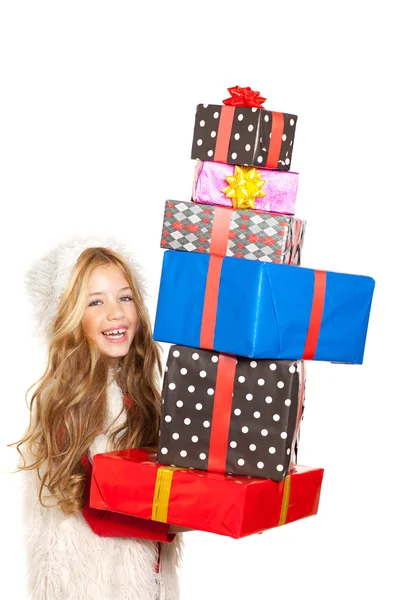 Kid meisje met kerst aanwezig geschenken gestapeld — Stockfoto