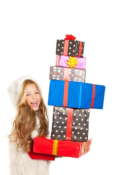 Kid liten flicka med jul närvarande gåvor staplade — Stockfoto