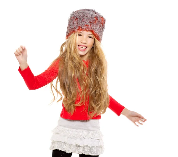 여자 겨울 빨간 셔츠와 모피 모자와 함께 춤을 아이 — 스톡 사진