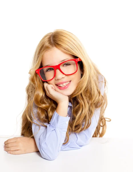 Blond mode jongen meisje met glazen portret op wit — Stockfoto