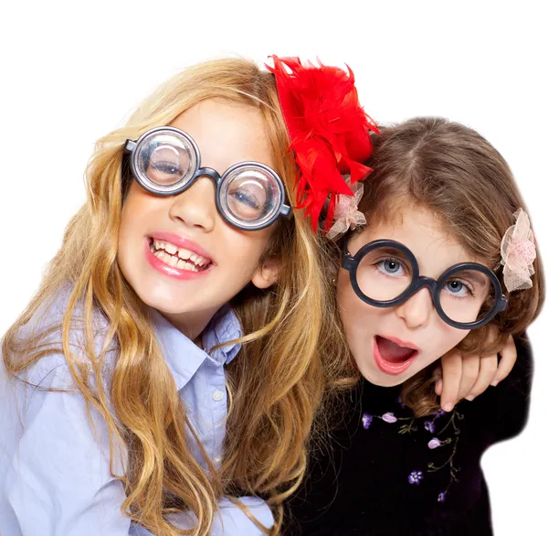 Nerd bambini ragazza gruppo con occhiali divertenti — Foto Stock
