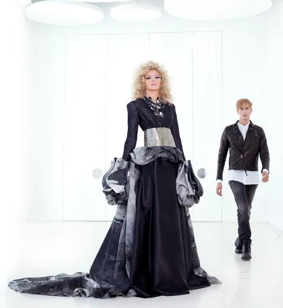 Black haute couture retro futurist couple — Stock Photo, Image
