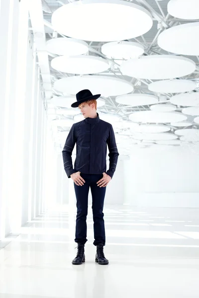 Uzak Batı modern moda erkek şapka ile siyah — Stok fotoğraf