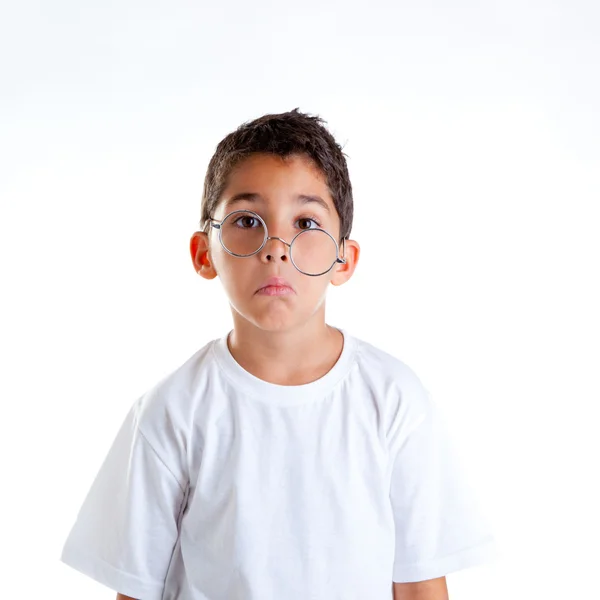 愚かな表情と眼鏡オタク子供 — ストック写真